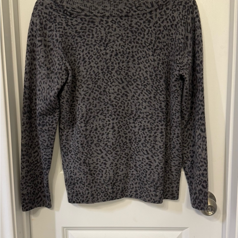 Leopard Print long sleeve Sweater with scoop neck by Calvin Klein - Picture 2 of 6